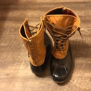 Duck boots